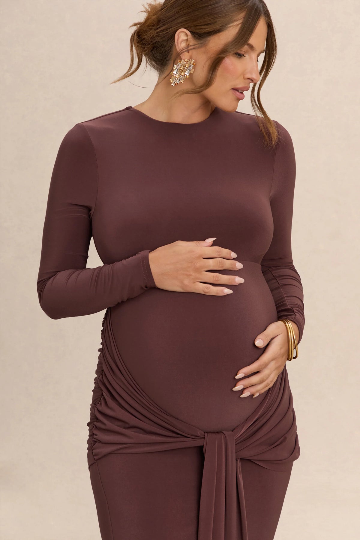 Aveny Brown Crew Neck Maternity Maxi Dress With Ruched Detailing And Sash