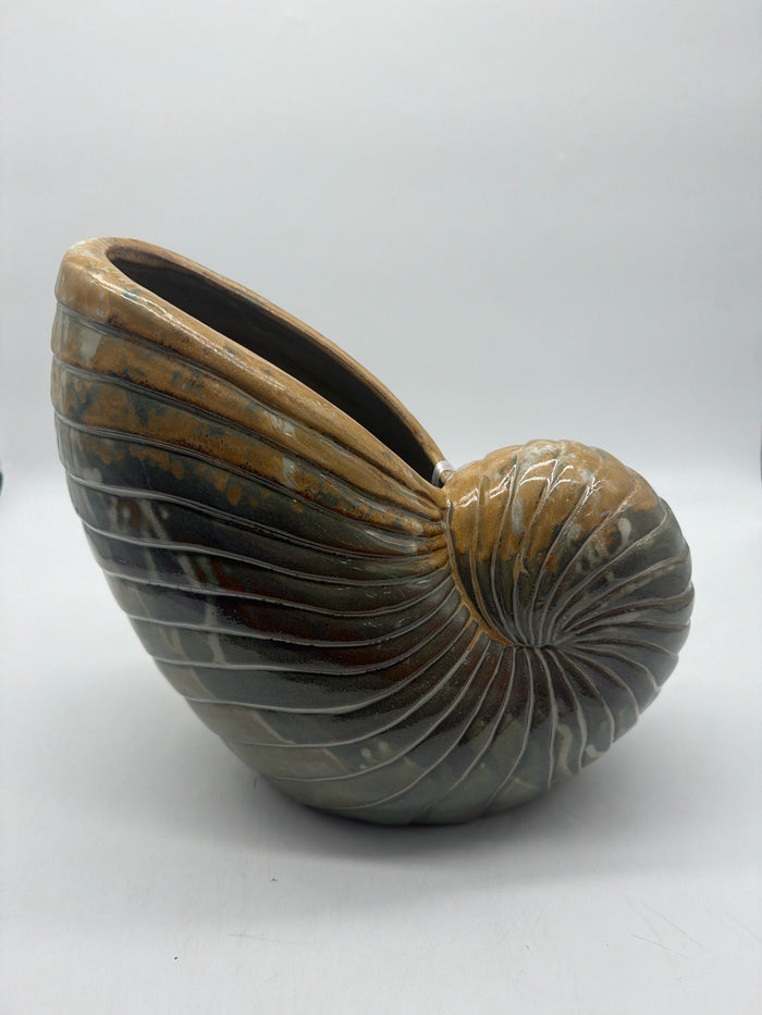 REACTIVE GLAZED SHELL PLANTER
