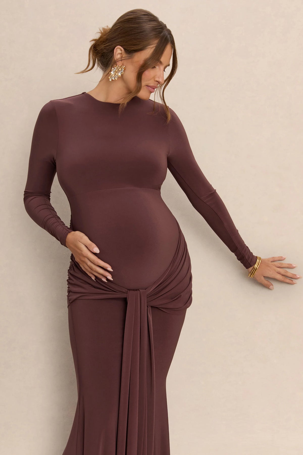 Aveny Brown Crew Neck Maternity Maxi Dress With Ruched Detailing And Sash