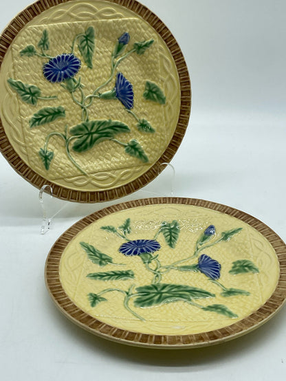 BORDALLO PINHEIRO SET OF 2 PLATES YELLOW WITH BLUE FLOWERS