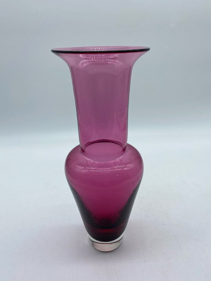 CRYSTAL PURPLE VASE SIGNED BY YOUNG CONSTATIN