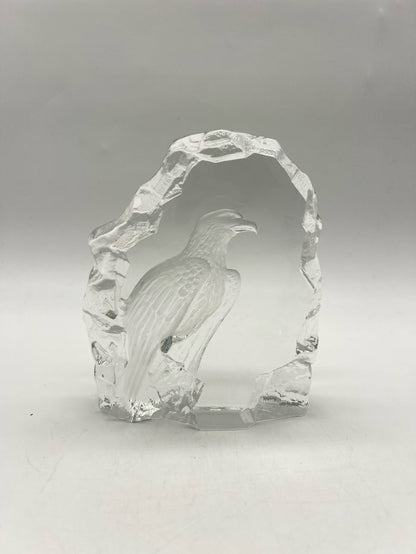 GLASS ENGRAVED EAGLE SCULPTURE