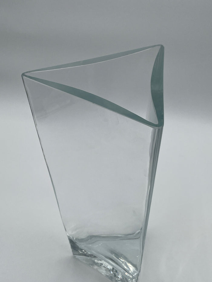 GLASS VASE TAPERED TRINGUALR DESIGN