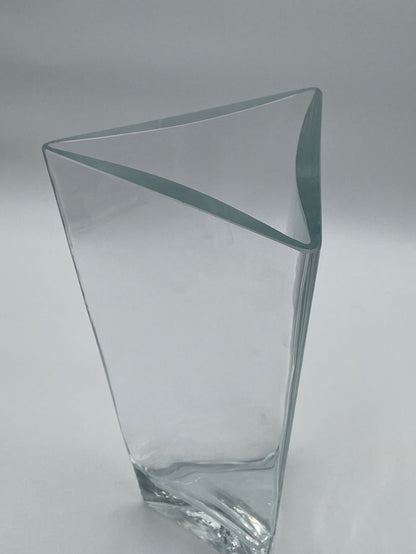 GLASS VASE TAPERED TRINGUALR DESIGN
