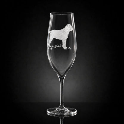 9.5 oz crystal champagne glass featuring a hand-etched Labrador retriever design on a clear stemware silhouette.