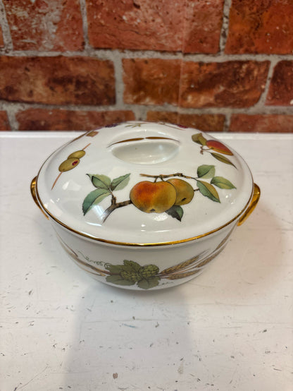 ROUND COVERED VEGETABLE SERVER ROYAL WORCESTER