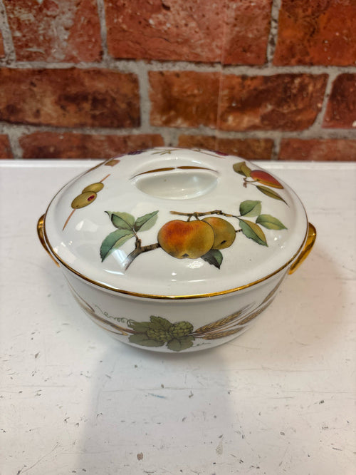 ROUND COVERED VEGETABLE SERVER ROYAL WORCESTER