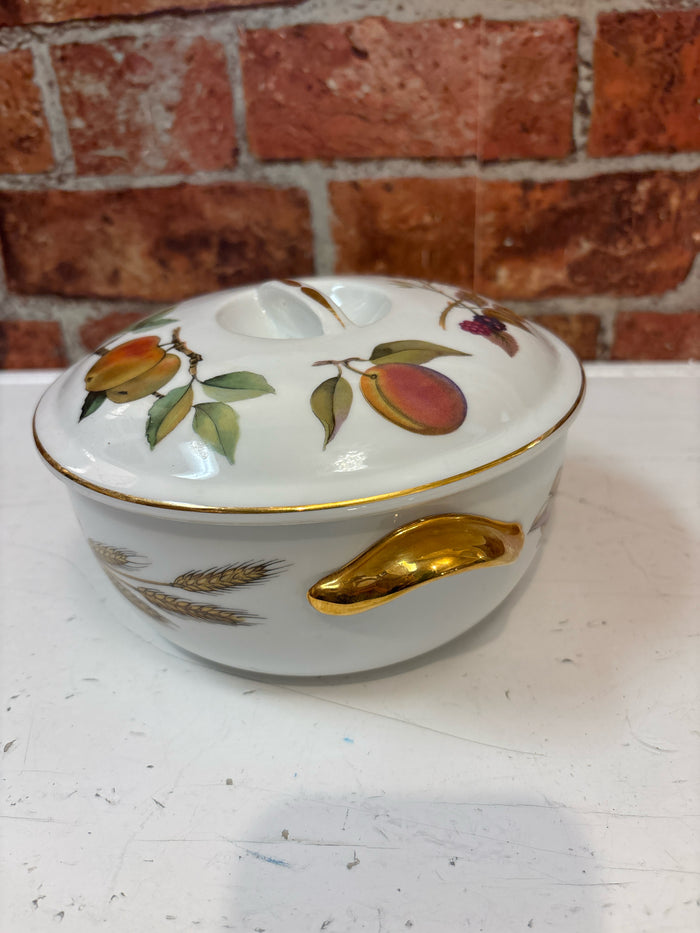 ROUND COVERED VEGETABLE SERVER ROYAL WORCESTER