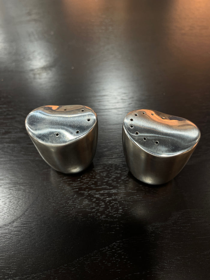 SALT AND PEPPER SHAKERS STAINLESS STEEL CURVED TOP