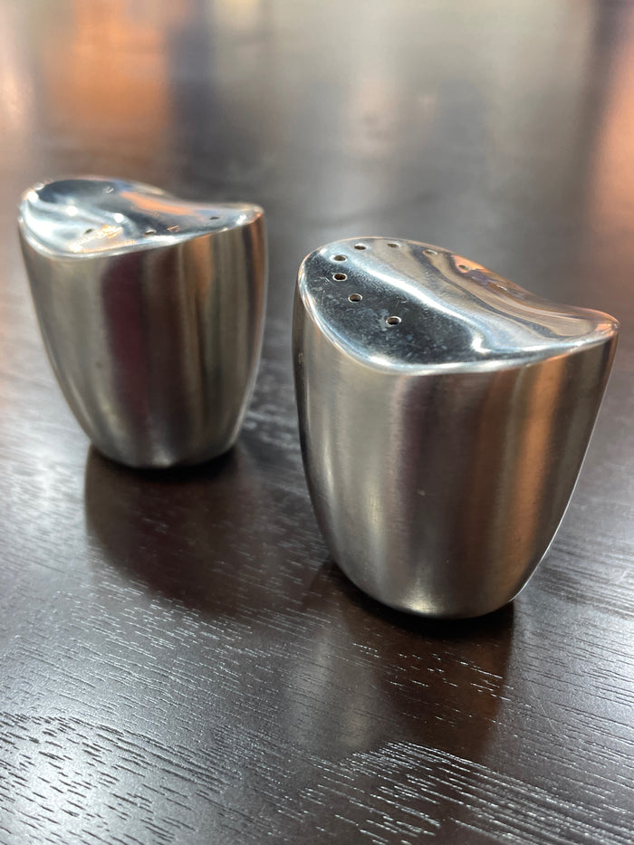 SALT AND PEPPER SHAKERS STAINLESS STEEL CURVED TOP