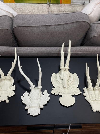 SUZANNE KASLER 4 PIECE WALL PLAQUE SET DEER SKULL AND ANTLERS
