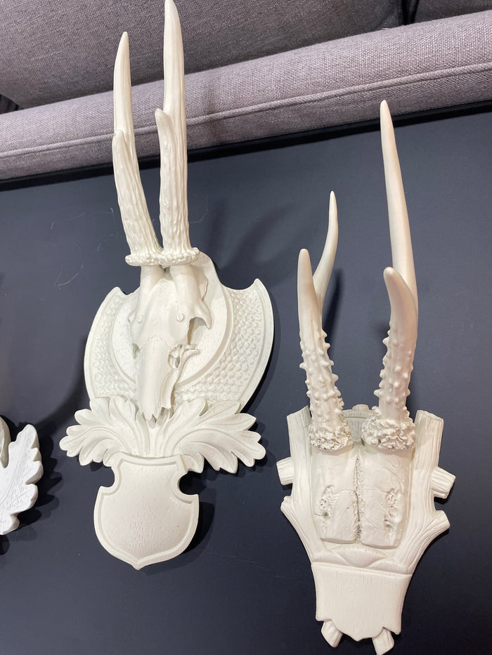 SUZANNE KASLER 4 PIECE WALL PLAQUE SET DEER SKULL AND ANTLERS