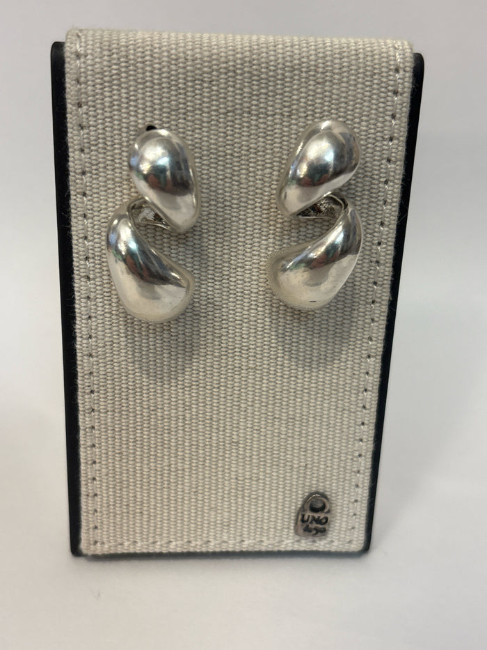 UNO DE 50 SILVER ESSENTIA EARRINGS